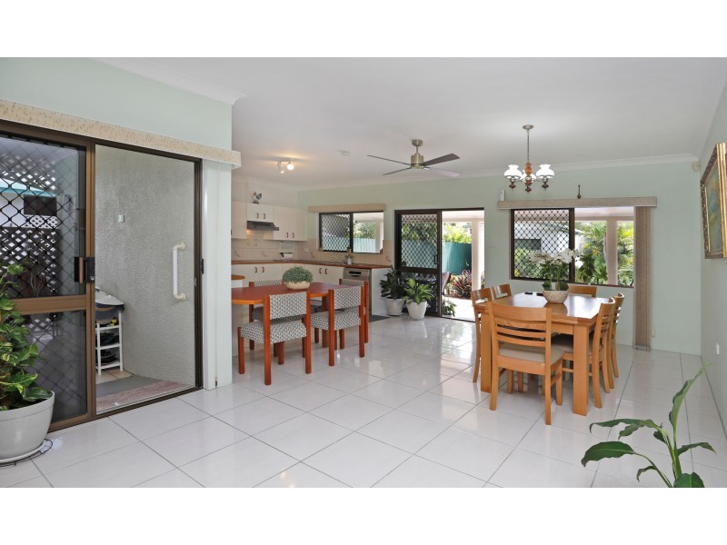 8 Flora Close, Clifton Beach QLD 4879