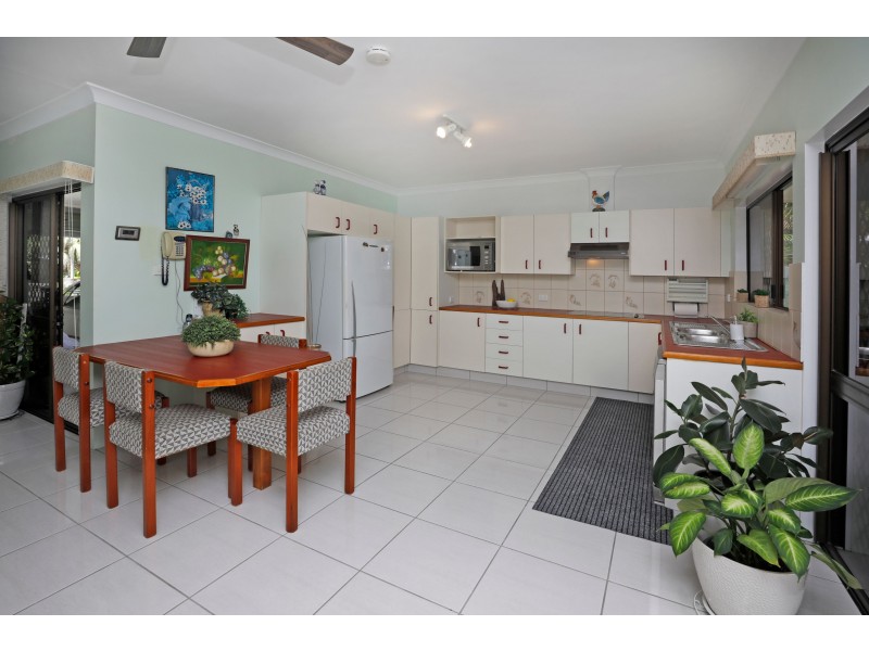 8 Flora Close, Clifton Beach QLD 4879