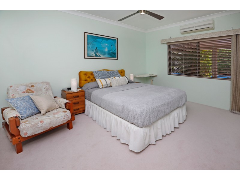 8 Flora Close, Clifton Beach QLD 4879