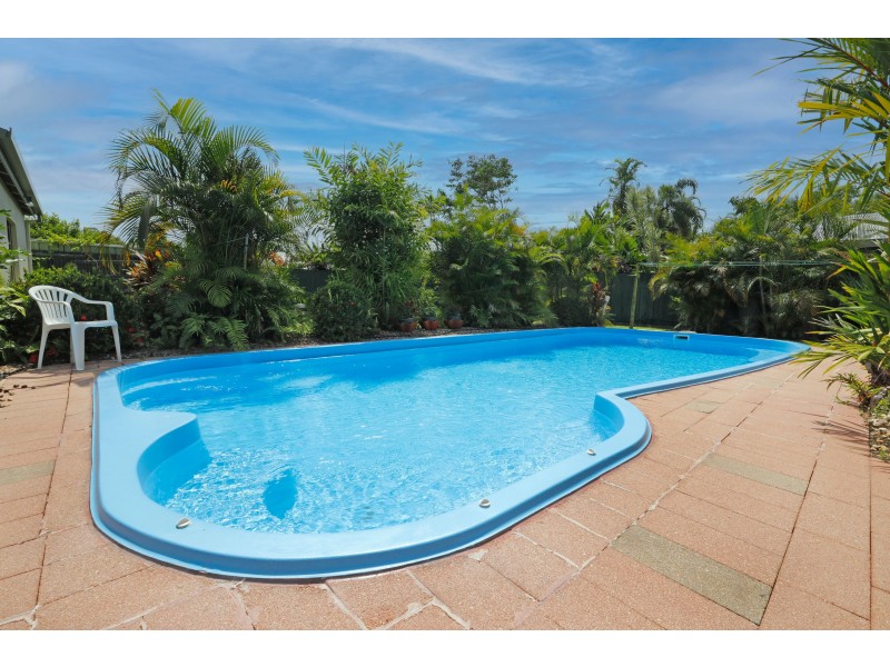 8 Flora Close, Clifton Beach QLD 4879