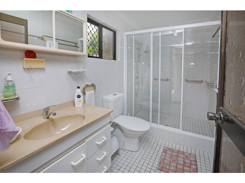 8 Flora Close, Clifton Beach QLD 4879