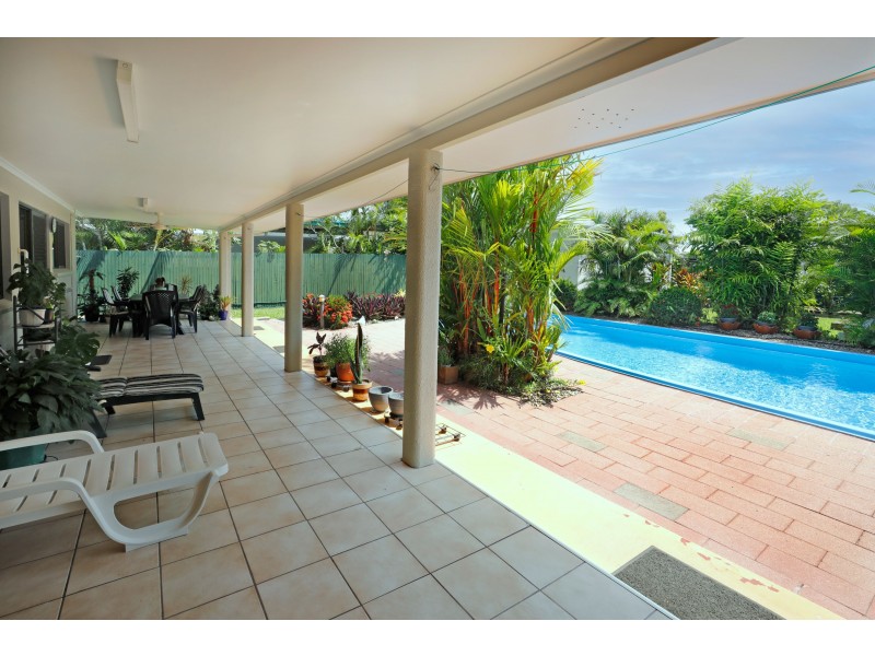 8 Flora Close, Clifton Beach QLD 4879