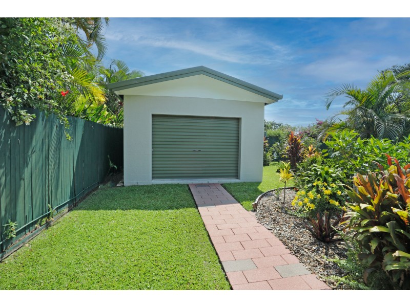 8 Flora Close, Clifton Beach QLD 4879