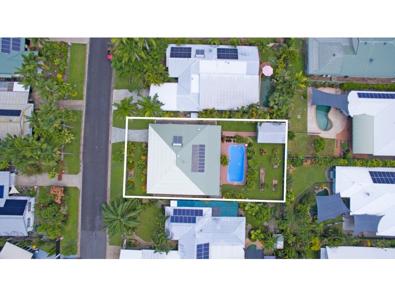 8 Flora Close, Clifton Beach QLD 4879