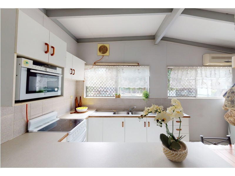 30 Oak Street, Holloways Beach QLD 4878