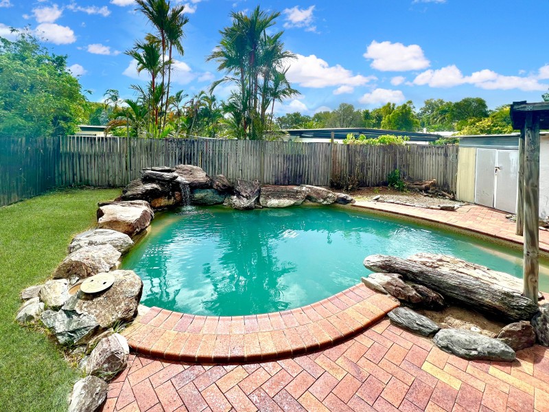 30 Oak Street, Holloways Beach QLD 4878