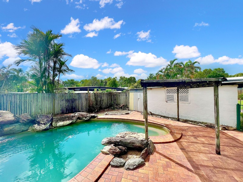 30 Oak Street, Holloways Beach QLD 4878