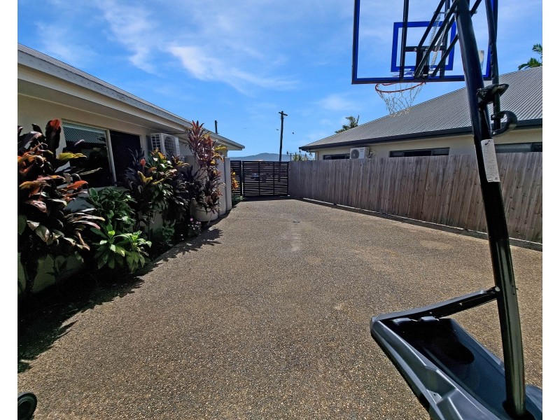 73 Koppen Terrace, Mooroobool QLD 4870
