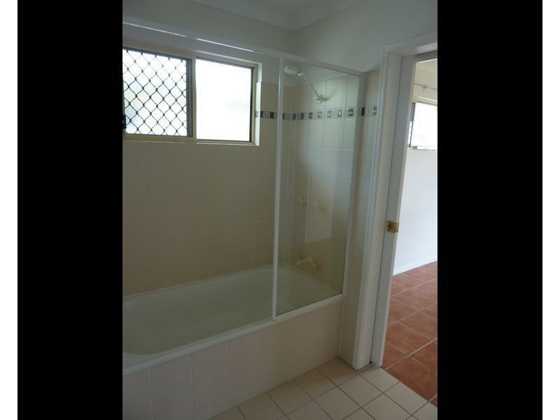 9 Sunrise Street, White Rock QLD 4868