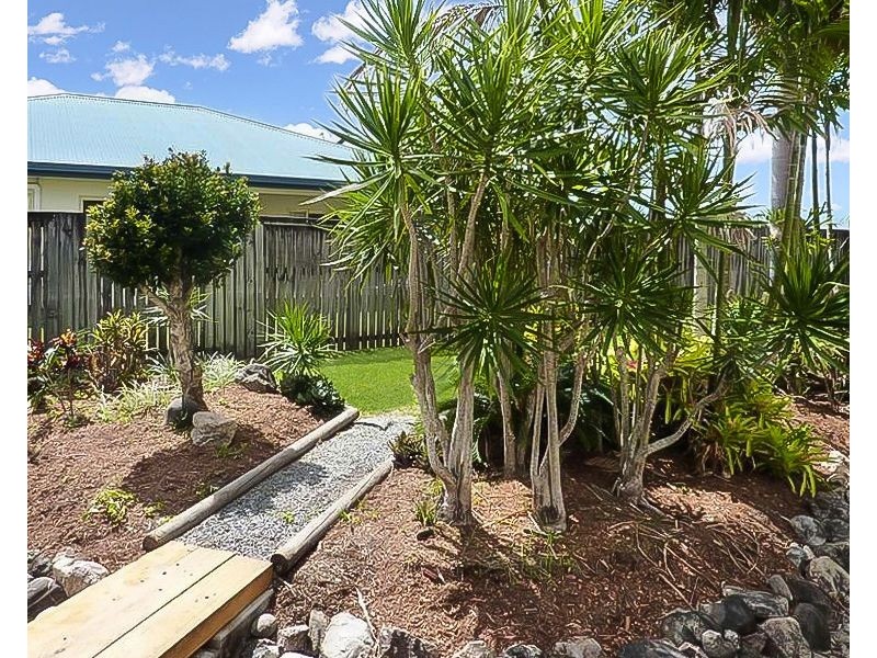 9 Sunrise Street, White Rock QLD 4868
