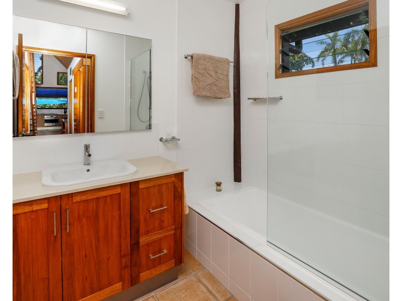 23 Thais Street, Palm Cove QLD 4879