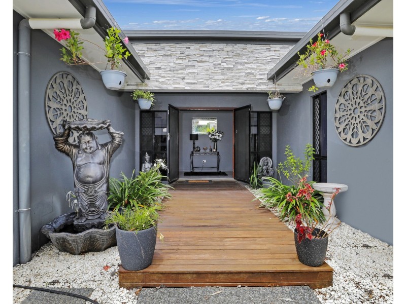 11 Greenvale Close, Smithfield QLD 4878