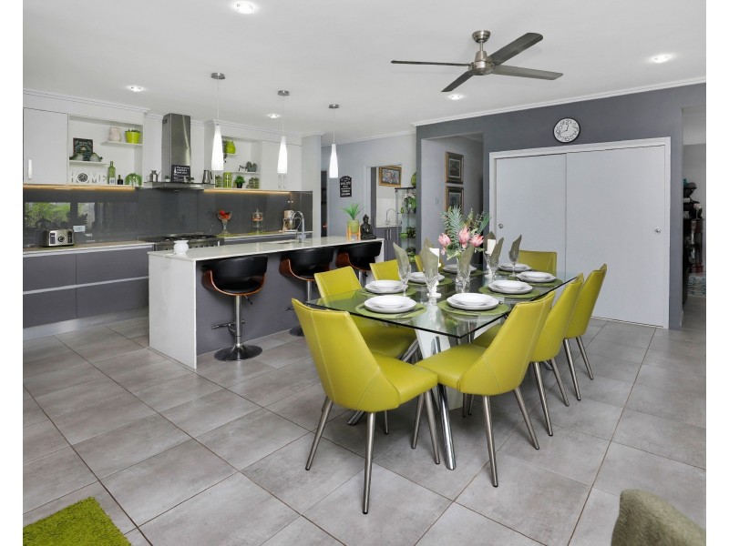 11 Greenvale Close, Smithfield QLD 4878