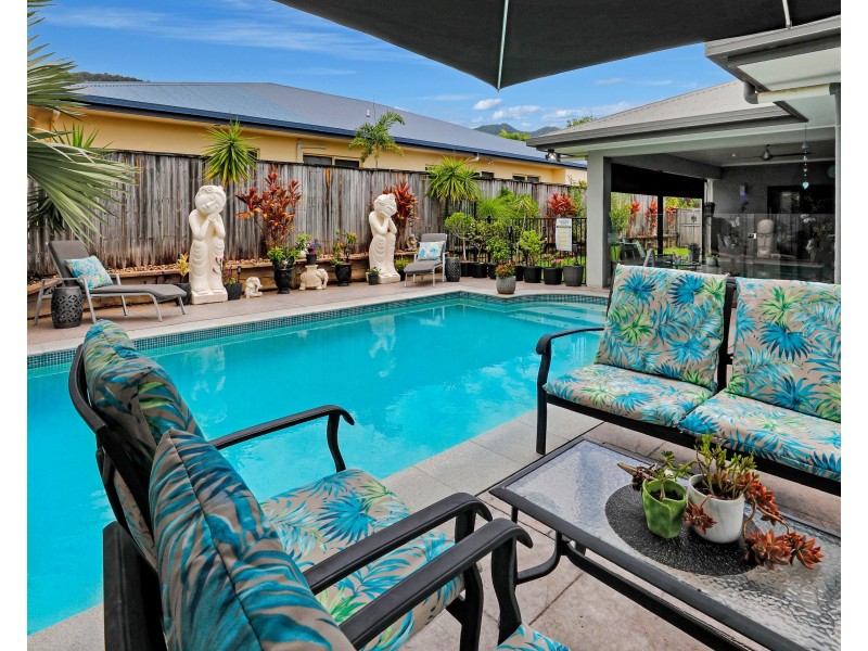 11 Greenvale Close, Smithfield QLD 4878