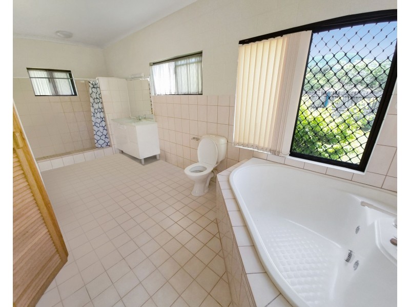 28 Alma Close, Woree QLD 4868