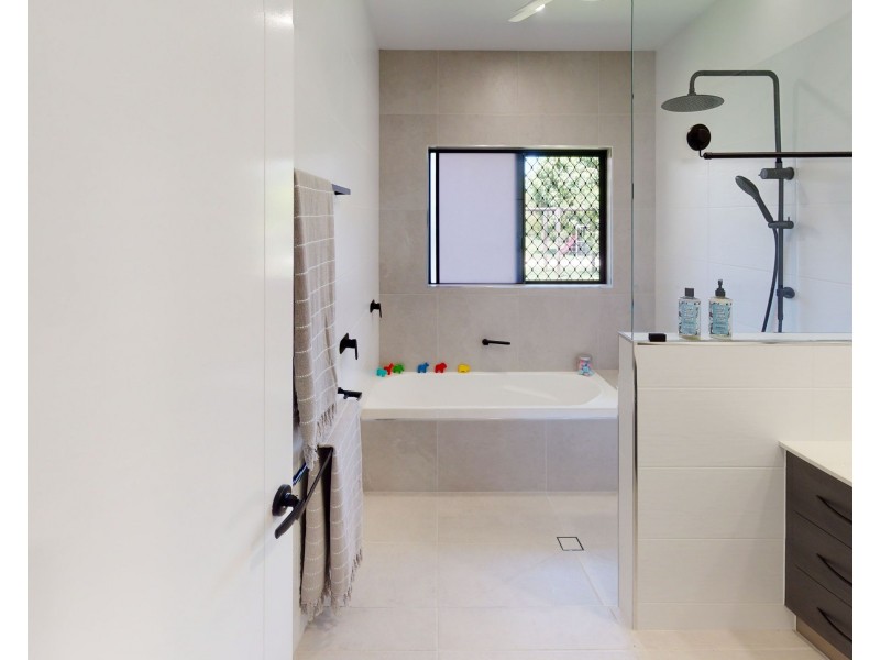 18 Sandwich Street, Kamerunga QLD 4870