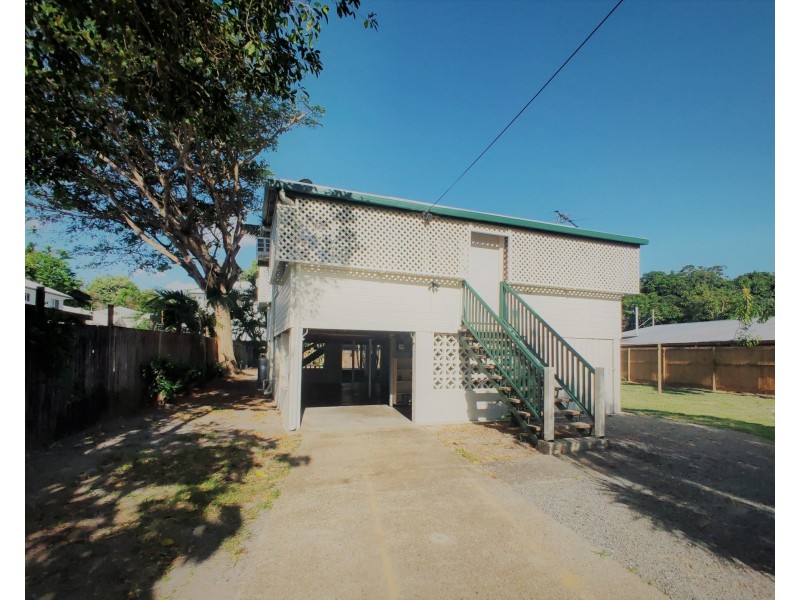 138 Pease Street, Manoora QLD 4870