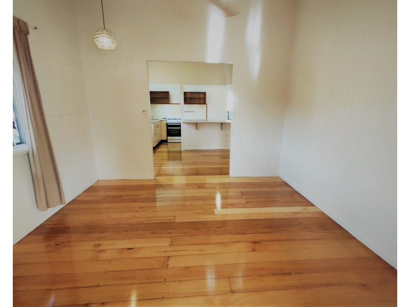 138 Pease Street, Manoora QLD 4870