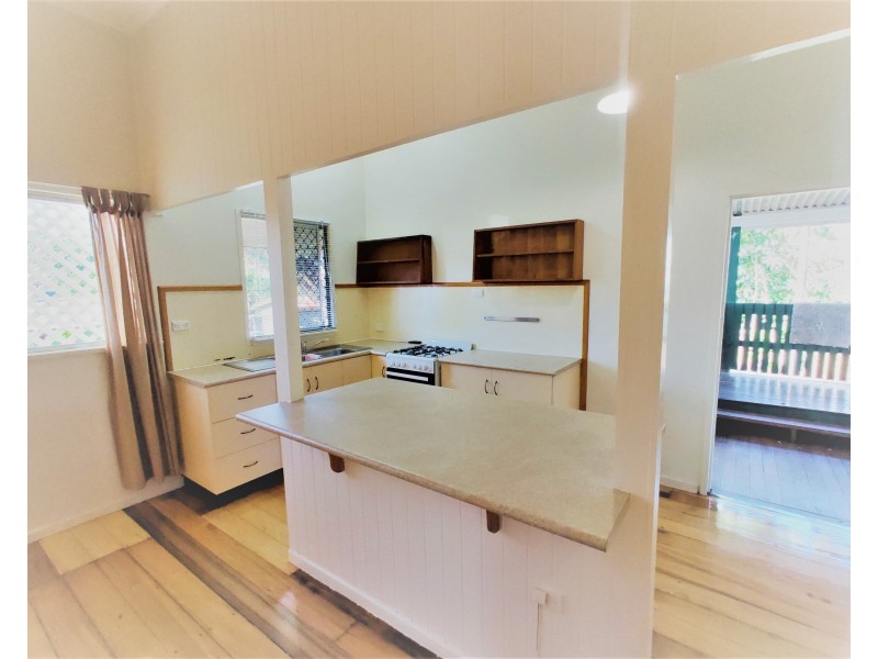 138 Pease Street, Manoora QLD 4870