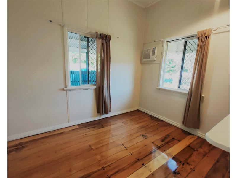 138 Pease Street, Manoora QLD 4870