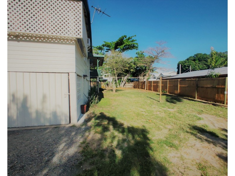 138 Pease Street, Manoora QLD 4870
