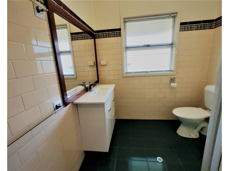 138 Pease Street, Manoora QLD 4870