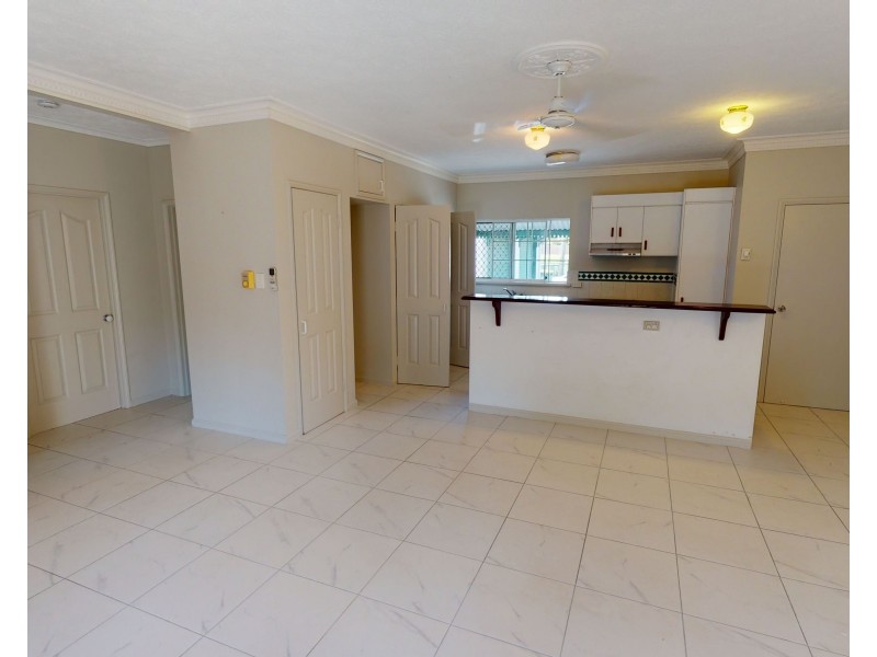 2/9 Varese Street, Woree QLD 4868