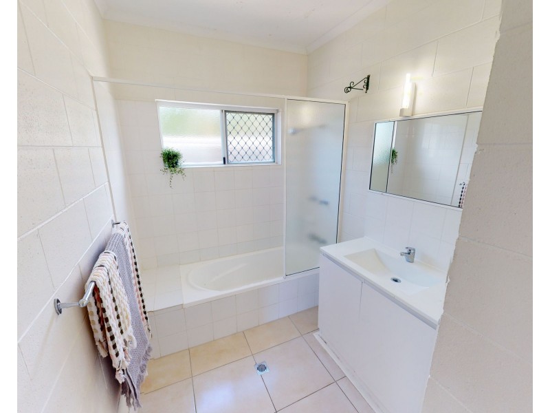13 Limpet Close, Trinity Beach QLD 4879