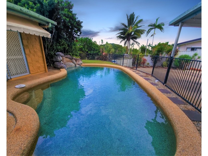 15 Garland Close, Kanimbla QLD 4870