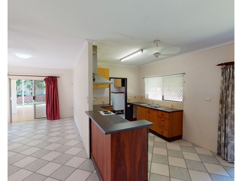 15 Garland Close, Kanimbla QLD 4870