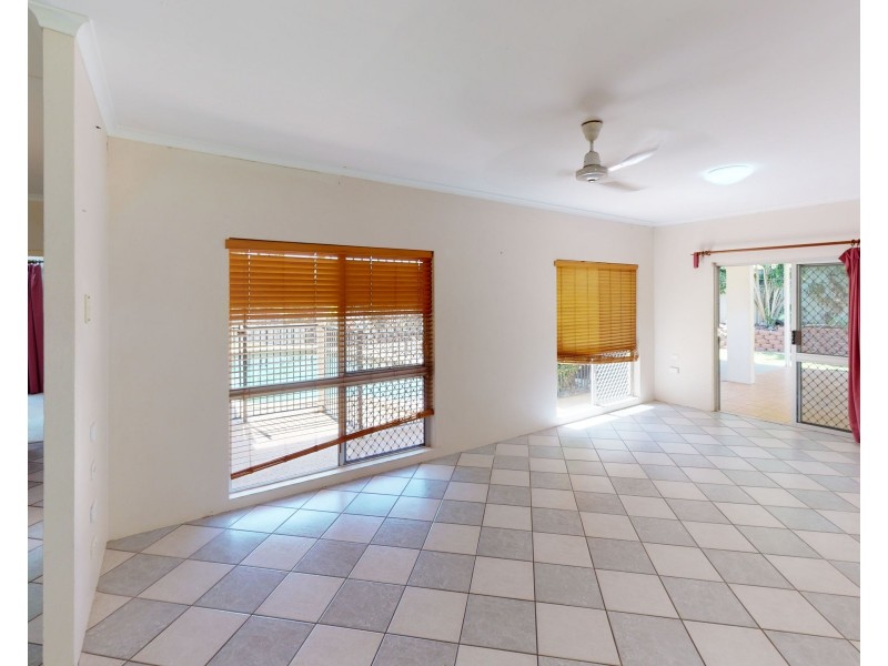 15 Garland Close, Kanimbla QLD 4870