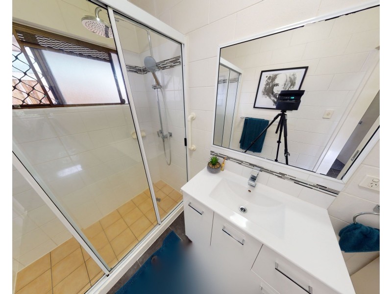 2/7 Academy Close, White Rock QLD 4868