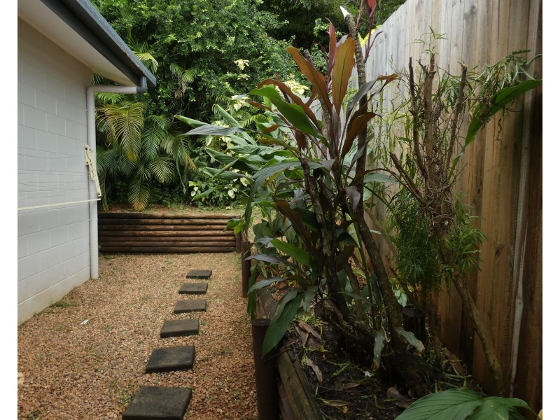 2/7 Academy Close, White Rock QLD 4868