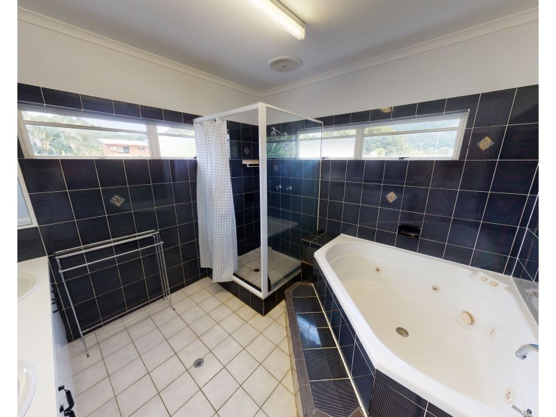 11 Shannon Drive, Woree QLD 4868