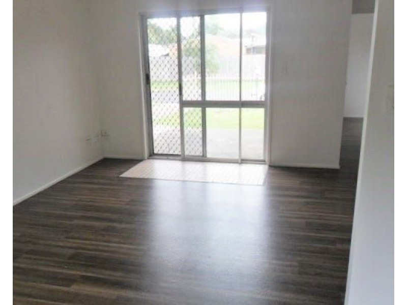 32 Long Street, Mooroobool QLD 4870