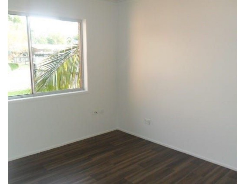 32 Long Street, Mooroobool QLD 4870