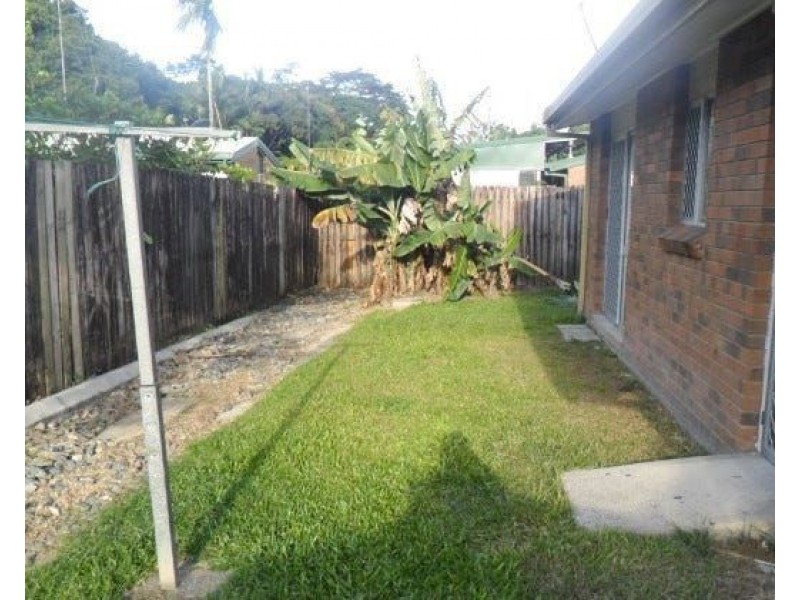 32 Long Street, Mooroobool QLD 4870