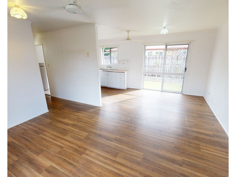 32 Long Street, Mooroobool QLD 4870