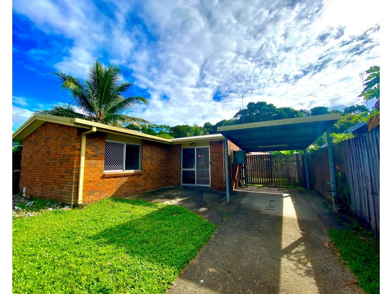 32 Long Street, Mooroobool QLD 4870