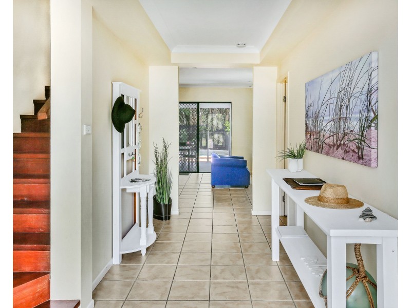 38 Trivia Street, Palm Cove QLD 4879