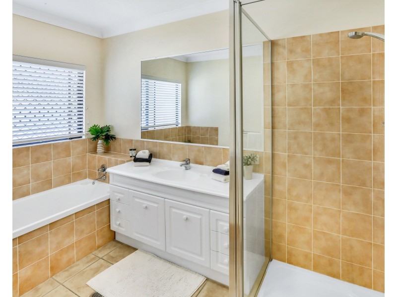 38 Trivia Street, Palm Cove QLD 4879