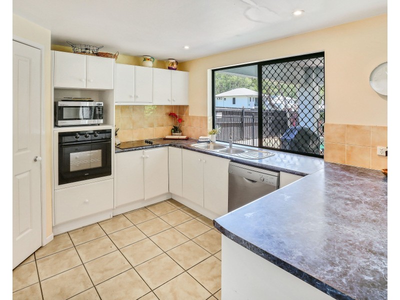 38 Trivia Street, Palm Cove QLD 4879