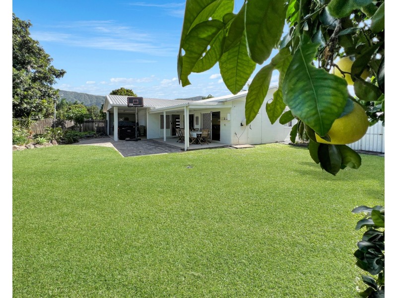 16 Queenscliff Close, Kewarra Beach QLD 4879