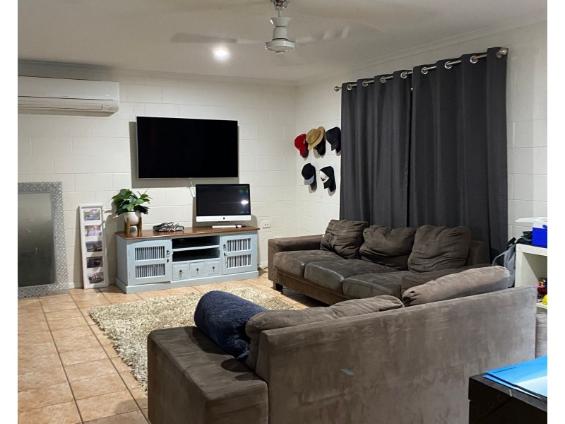 Oleander Street, Holloways Beach QLD 4878