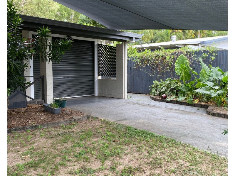 Oleander Street, Holloways Beach QLD 4878