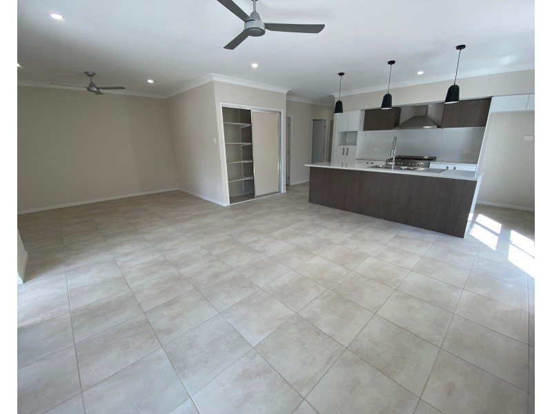 35 Lakeside Drive, Smithfield QLD 4878