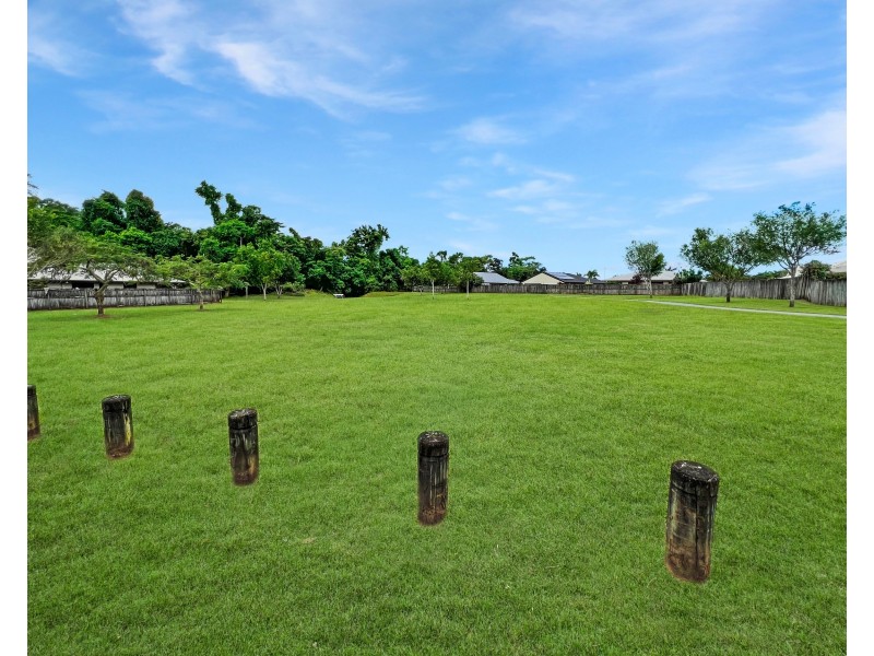 7 Cliffdale Street, Bentley Park QLD 4869