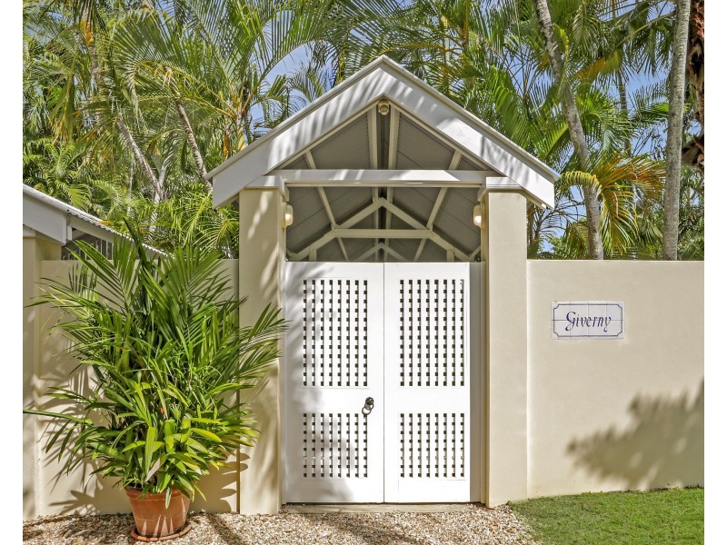 5 Lambus Street, Palm Cove QLD 4879