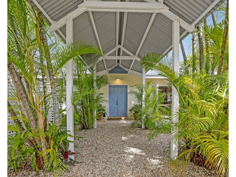 5 Lambus Street, Palm Cove QLD 4879