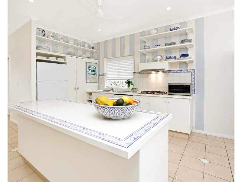 5 Lambus Street, Palm Cove QLD 4879